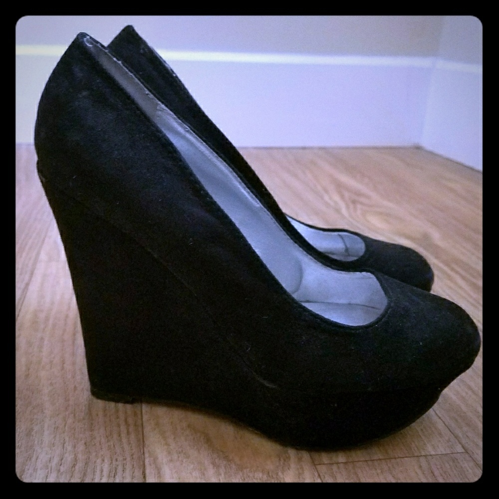 Wedge Pumps